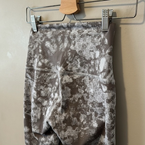 Lululemon Wunder Under Scalloped Hem High-Rise Crop 23" *Luxtreme Roll Down - Picture 6 of 10